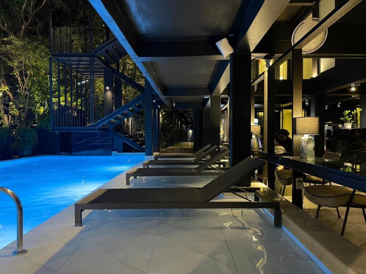 Por Santitham Hotel